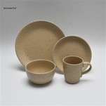 Conjunto de louças com textura bege salpicado